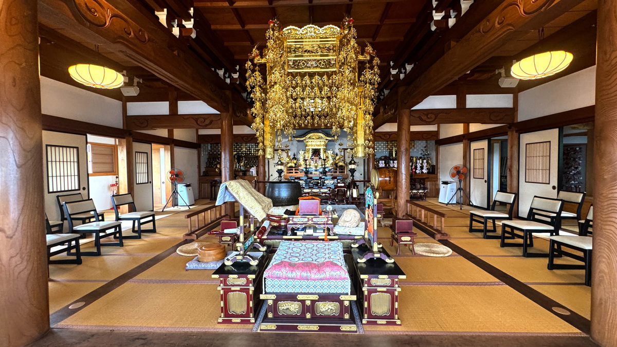 本堂内陣