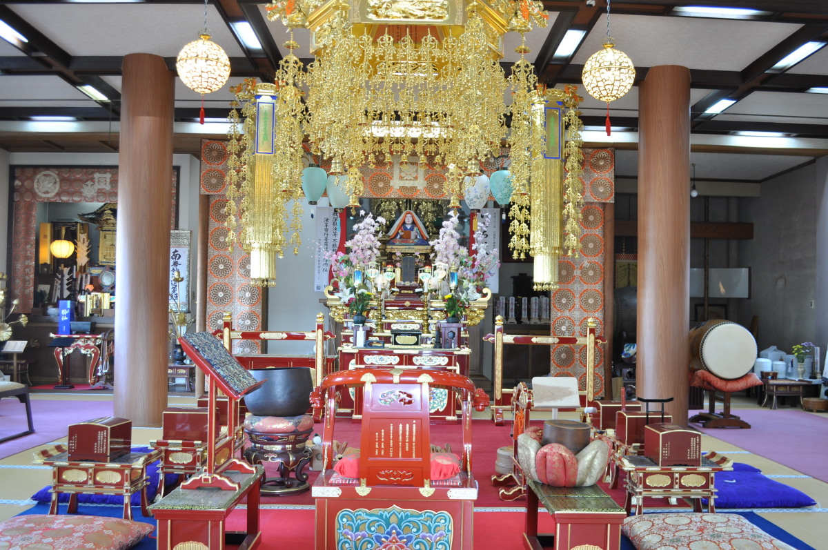 本堂内陣